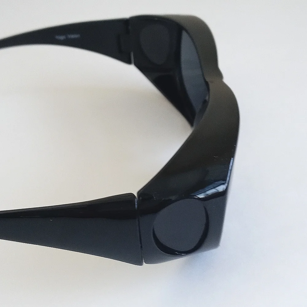 Yogo Vision Black Polarized Sunglasses w Case (Fits Over Your Own Eye Glasses)